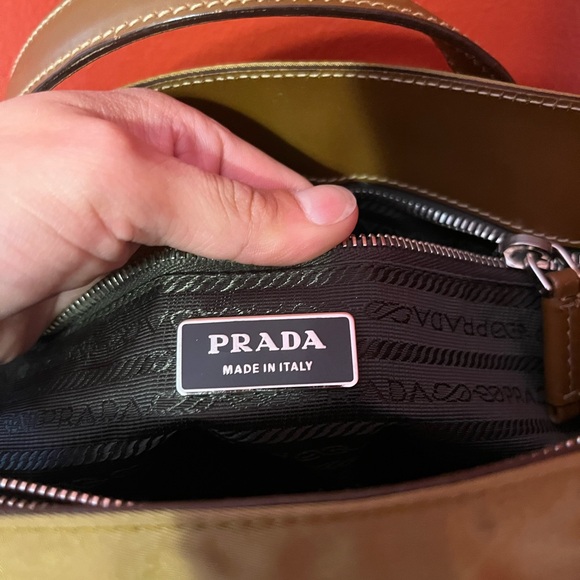 Authentic Prada handbag - Picture 8 of 9